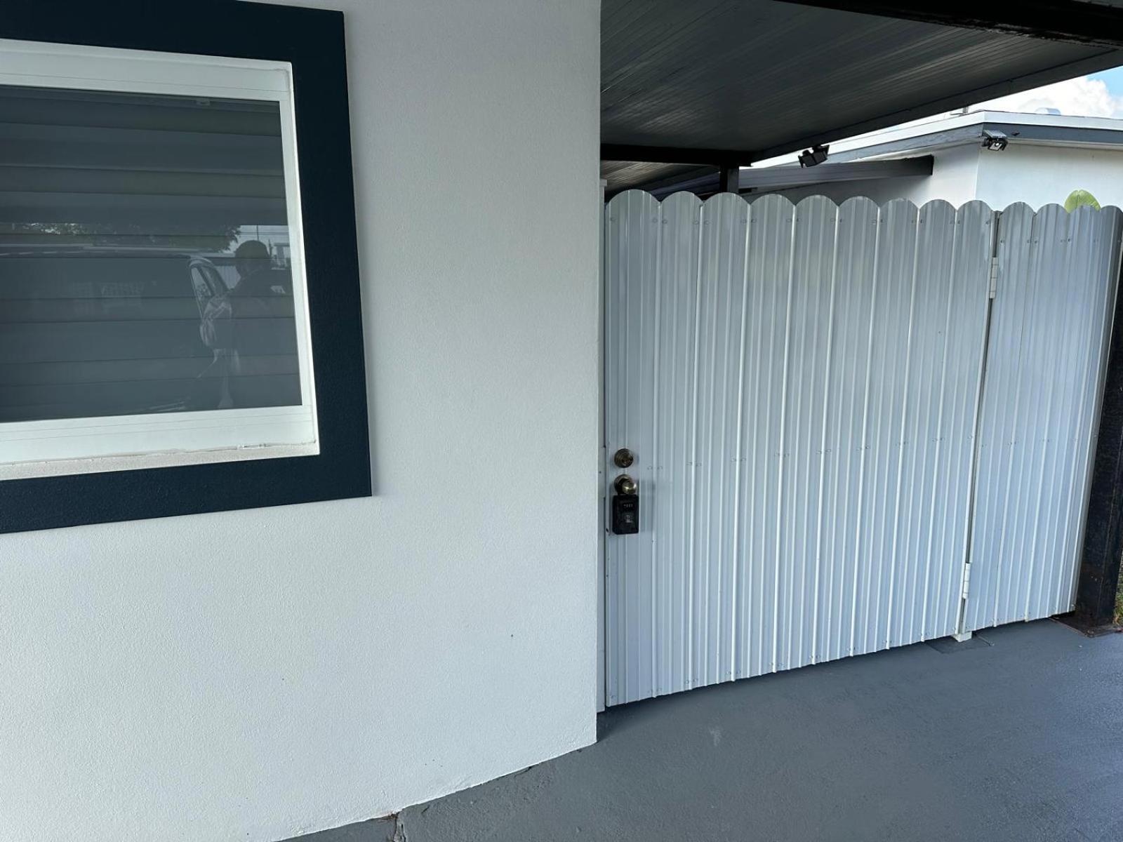 Adrien Guest Studio ไมอามีการ์เดนส์ ภายนอก รูปภาพ